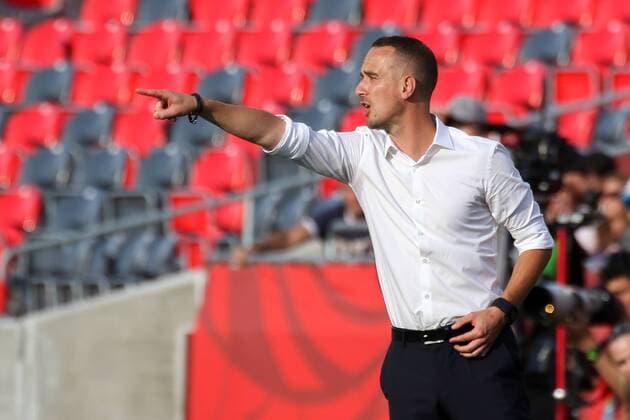 Aktuell Fußball, Damen WM, Norwegen - England Mark Sampson (Trainer, England), gibt Anweisungen, gestikuliert, mit den Armen gestikulieren, gives instructions, gesticulate, Fussball, FIFA Frauen-WM 2015, Norwegen - England, xozx