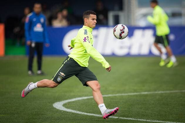 Training the Brazilian team SANTIAGO, CHILE - 06 23 2015: TRAINING OF BRAZILIAN SELECTION - Phillipe Coutinho during training the Brazilian team for the match between Brazil vs Paraguay, the quarterfinals of the Copa America 2015, held at the Training Center of the Universidad de Chile. (Photo: Marcelo Machado de Melo FotoArena)  MarceloxMachadoxdexMelo