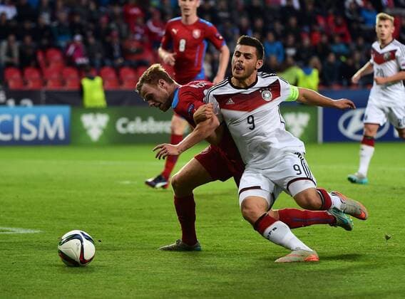 Aktuell Fußball, U21-EM, Tschechien - Deutschland 23.06.2015, xjhx, Fussball EM 2015 U21 U 21 Tschechien - Deutschland, v.l. Tomas Kalas (Tschechien), Kevin Volland (Deutschland U21)