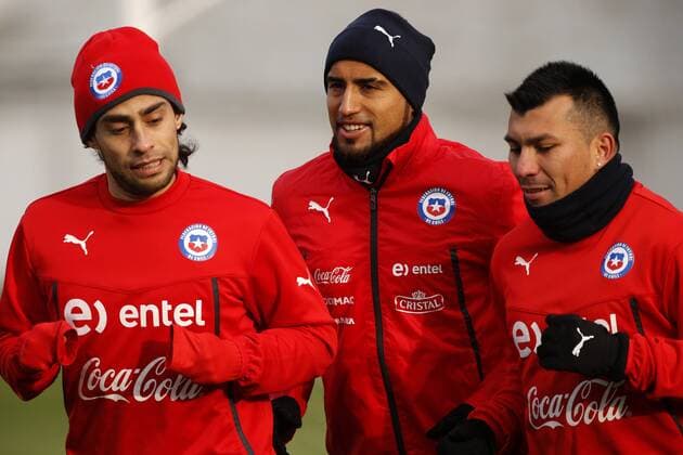 22 06 2015 AndresxPina Photosport Football, Chile s training session. Chilean players, from left, Jorge Valdivia, Arturo Vidal and Gary Medel are pictured during the morning training session at the Juan Pinto Duran training center in Santiago, Chile. 22 06 2015 AndresxPina Photosport 22 de junio. 