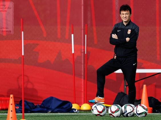 Aktuell Fußball, Damen WM, Training Nationalmannschaft China (150625) -- OTTAWA, 2015 -- Hao Wei, head coach of China is seen during a training session in Ottawa, Canada, June 24, 2015. China will play the United States in their quarterfinal of 2015 FIFA Women s World Cup on June 26. ) (SP)CANADA-OTTAWA-FIFA-WOMEN S WORLD CUP-TRAINING SESSION-CHINA WangxLili 
