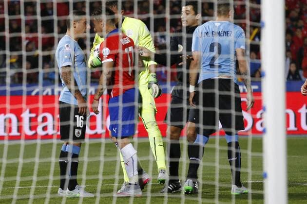 Copa America 2015 . Chile s Eduardo Vargas, right , talks with Maximiliano Pereira of Uruguay during the match of quarter finals of the 2015 Copa America at La Serena stadium. Santiago, Chile. 24 06 2015 Marcelo Hernandez Photosport Chile v Uruguay, Copa America 2015. 
