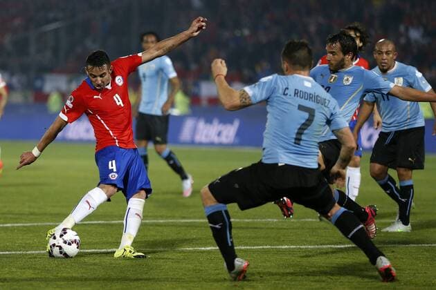 Chile v Uruguay. Copa America Championship 2015 . Chile s player Mauricio Isla, left, scores against Uruguay during the group A of the 2015 Copa America football match at the National stadium in Santiago, Chile. 24 06 2015 Andres Pina Photosport Chile v Uruguay, Copa America 2015. 