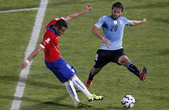 Copa America 2015 . Chile s player Mauricio Isla, center, scores against Uruguay during the 2015 Copa America football match held at the Nacional stadium in Santiago, Chile. 24 06 2015 Martin Thomas Photosport Chile v Uruguay, Copa America 2015. 