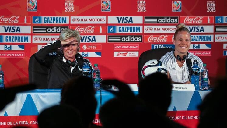 v.li.: Silvia Neid (Trainerin, Coach, Deutschland), Leonie Maier (Deutschland), auf der Pressekonferenz vor dem Viertelfinale gegen Frankreich, Fussball, FIFA Frauen-WM 2015, Pressekonferenzen, xozx
