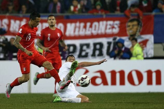 Football, Bolivia v Peru Copa America 2015. Bolivia s player Martin Smedberg, right, battles for the ball against Christian Cueva of Peru during the finals quarters for Copa America, at Bicentenario German Becker stadium. Temuco, Chile. 26 06 2015 Dragomir Yankovic Photosport Bolivia v Peru, Copa America 2015. 