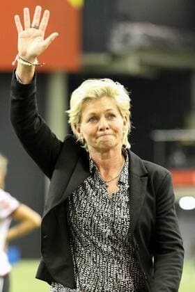 Silvia Neid (Trainerin, Coach, Deutschland) freut sich über den Sieg und winkt dem Publikum zu, Fussball, FIFA Frauen-WM 2015, Deutschland - Frankreich, xozx