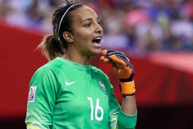 Sarah Bouhaddi (Torwart, Frankreich), Einzelbild, Aktion, Action, Fussball, FIFA Frauen-WM 2015, Deutschland - Frankreich, xozx