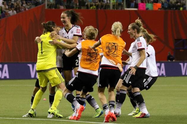 Die deutschen Spielerinnen bejubeln den Sieg gegen Frankreich im Elfmeterschießen, Fussball, FIFA Frauen-WM 2015, Deutschland - Frankreich, xozx