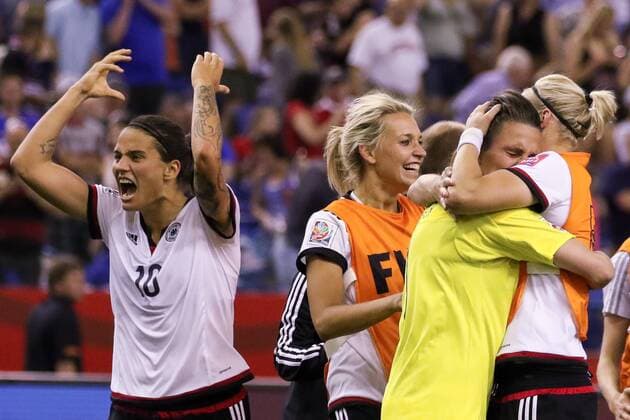v.li.: Dzsenifer Marozsan (Deutschland), Lena Goeßling ( Lena Goessling , Deutschland), Nadine Angerer (Torwart, Deutschland) und Alexandra Popp (Deutschland) jubeln nach dem Sieg gegen Frankreich, Jubel, Fussball, FIFA Frauen-WM 2015, Deutschland - Frankreich, xozx