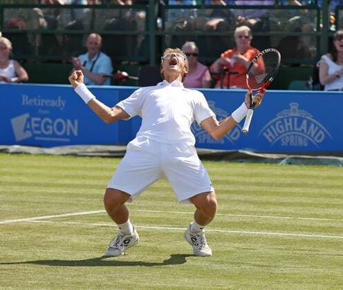 Aktuell Tennis, Denis Istomin gewinnt ATP Turnier in Nottingham 27.06.2015. Nottingham, England. Aegon Nottingham Open Tennis Tournament. The moment Denis Istomin (UZB) won his first ATP Tennis Herren title against Sam Querrey (USA) by two sets to love on Centre Court xDavidxKissmanx  ActionPlus11635545