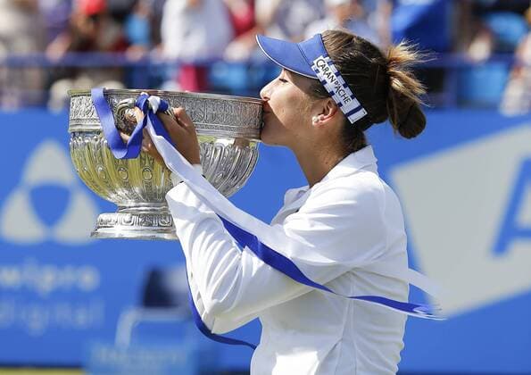 27.06.2015 Eastbourne, England. Aegon International Eastbourne Tennis Tournament Belinda Bencic (SUI) with trophy after wining her Women s singles final against Radwanska at Devonshire park. xHongboxChenx  ActionPlus11635620