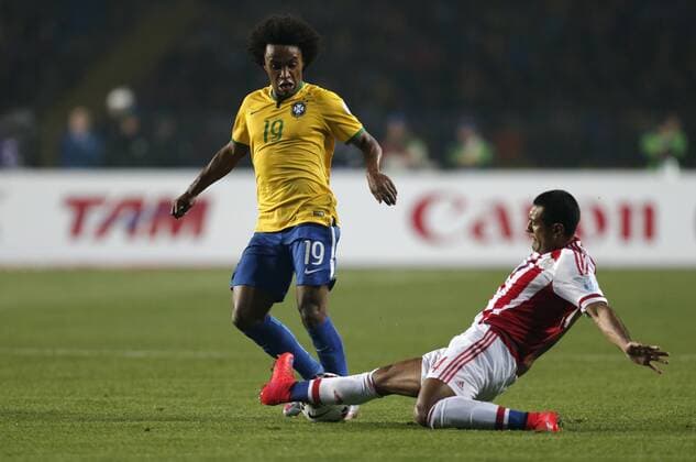 Brazil s Willian (L) vies the ball with Paraguay s Paulo Da Silva during a quarter-final match between Brazil and Paraguay in Concepcion, Chile, June 27, 2015. Paraguay defeated Brazil 4-3 on penalties after a 1-1 draw thus qualified to the semi-final round. ) (vf) (SP)CHILE-CONCEPCION-AMERICAN CUP-BRAZIL VS PARAGUAY GuillermoxArias 