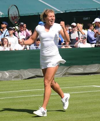 Aktuell Tennis, Wimbledon, Anna-Lena Friedsam erreicht nächste Runde Tennis - 2015 Wimbledon Championships - Week One, Monday Women s Singles, First Round Vitalia Diatchenko (RUS) vs. Anna Lena Friedsam (GER) Anna Lena Friedsam celebrates her victory on Court 6. COLORSPORT ANDREW COWIE 