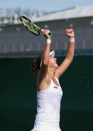 Belinda Bencic (SUI) jubelt, nach ihrem Sieg,Jubel,Freude,Emotion, Tennis - Wimbledon 2015 - Grand Slam ITF ATP Tennis Herren WTA Tennis Damen - AELTC - London - - Great Britain - 29 June 2015. Juergen Hasenkopf