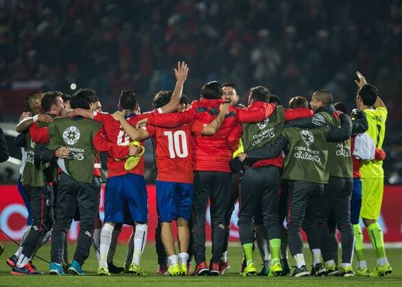 Chile x Peru SANTIAGO, CHILE - 06 29 2015: CHILE X PERU - Chilean players celebrate after classification for the final match between Chile x Peru, valid for the semi final of the Copa America 2015 held at the National Stadium Julio Mart?nez Pr?danos. (Photo: Marcelo Machado de Melo FotoArena)  MarceloxMachadoxdexMelo
