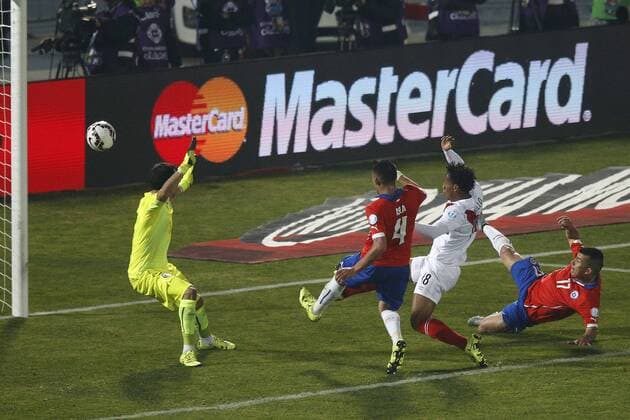 Chile s Gary Medel, right, scores autogol during the match of quarter finals of the 2015 Copa America at Nacional stadium. Santiago, Chile. 29 06 2015 MarceloxHernandez Photosport Chile v Peru, Copa America 2015. 