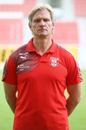Hallescher FC Fußball Saison 2015-16 Halle Saale, 29.06.2015, Fussball, 3. Liga, Saison 2015 - 2016. , Hallescher FC Mannschaftsfototermin Portrait Porträt. , Im Bild: Torwarttrainer Jens Adler. ,