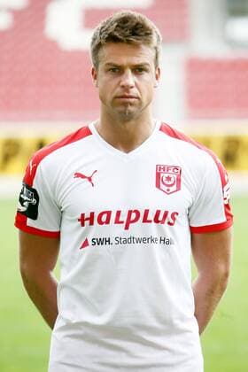 Hallescher FC Fußball Saison 2015-16 Halle Saale, 29.06.2015, Fussball, 3. Liga, Saison 2015 - 2016. , Hallescher FC Mannschaftsfototermin Portrait Porträt. , Im Bild: Björn Ziegenbein. ,