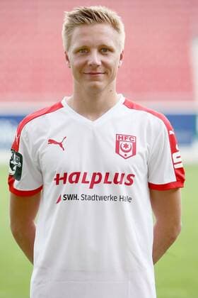 Hallescher FC Fußball Saison 2015-16 Halle Saale, 29.06.2015, Fussball, 3. Liga, Saison 2015 - 2016. , Hallescher FC Mannschaftsfototermin Portrait Porträt. , Im Bild: Dorian Diring. ,