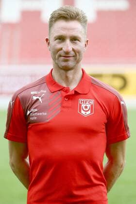 Hallescher FC Fußball Saison 2015-16 Halle Saale, 29.06.2015, Fussball, 3. Liga, Saison 2015 - 2016. , Hallescher FC Mannschaftsfototermin Portrait Porträt. , Im Bild: Physiotherapeut Jens Neumann. ,