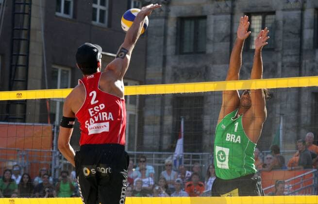 Gavira (L) of Spain attacks Ricardo (R) of Brazil during the FIVB Beach volleyball Beachvolleyball World Championships male match between Brazil vs Spain vs Netherlands at pool on June 30, 2015 in Amsterdam, Netherlands. Imago Paulo Amorim