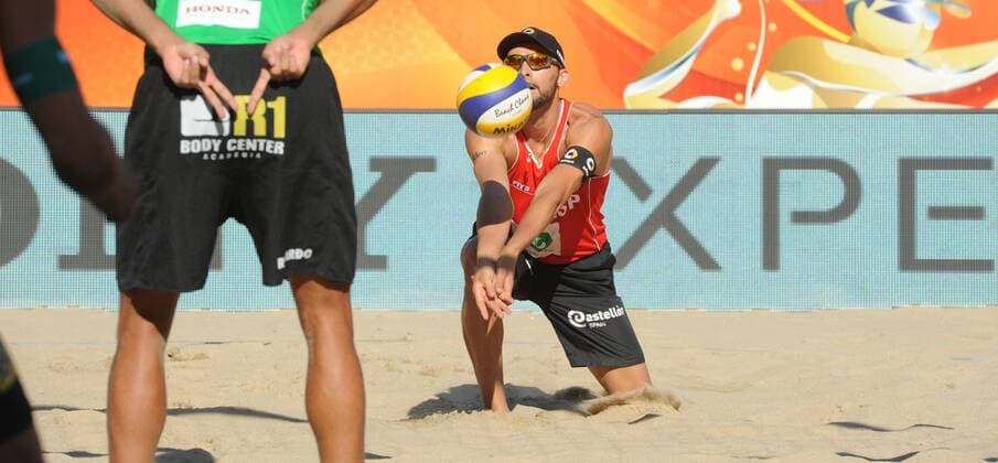 World Championships Beach volleyball Beachvolleyball 2015 The Netherlands World Championships Beach Volleyball 2015 Amsterdam The Netherlands 30th June 2015 With temperatures in the high twenties the World Championships Beach volleyball continue on Dam Square in the centre of Amsterdam. In the evening session Ricardo Santos and Emanuel Rego (BRA) beat Pablo Herrera and Adrian Gavira (ESP). Gavira in action. 