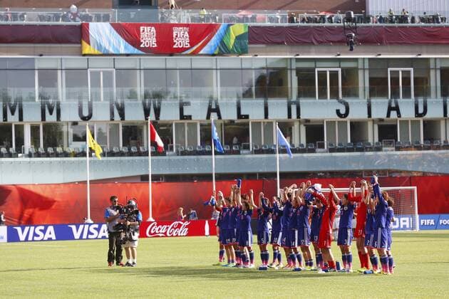 Japan team group Mannschaftsbild Totale JULY 1, 2015 - Football Soccer : Players of Japan applaud the fans after winning the FIFA Women s World Cup Canada 2015 Semi-final match between Japan 2-1 England at Commonwealth Stadium in Edmonton, Canada. Noxthirdxpartyxsales  (jwhb006379)