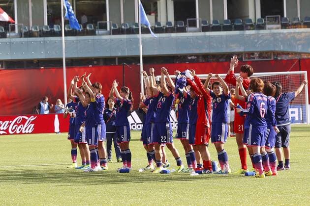 Japan team group Mannschaftsbild Totale JULY 1, 2015 - Football Soccer : Players of Japan applaud the fans after winning the FIFA Women s World Cup Canada 2015 Semi-final match between Japan 2-1 England at Commonwealth Stadium in Edmonton, Canada. Noxthirdxpartyxsales  (jwhb006380)