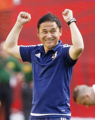 Holders Japan beat England to reach Women s World Cup final Japan coach Norio Sasaki raises his fists after defeating England 2-1 in a Women s World Cup semifinal in Edmonton, Canada, on July 1, 2015. Japan will meet the United States in the final for the second tournament in a row. 