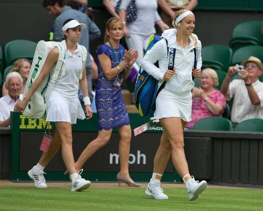 Sabine Lisicki (GER) und Christina McHale (USA) betreten den Centre Court, Tennis - Wimbledon 2015 - Grand Slam ITF ATP Tennis Herren WTA Tennis Damen - AELTC - London - - Great Britain - 2 July 2015. Juergen Hasenkopf