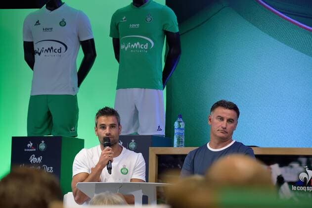 Aktuell Fußball, Frankreich, AS St. Etienne präsentiert neues Trikot Loic Perrin (capitaine) - Christophe Galtier (entraineur) FOOTBALL : - Pressekonferenz und Trikotpräsentation AS Saint Etienne - Ligue 1 - 02 07 2015 FredericChambert 