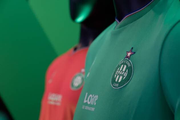 Aktuell Fußball, Frankreich, AS St. Etienne präsentiert neues Trikot Les nouveaux maillots FOOTBALL : - Pressekonferenz und Trikotpräsentation AS Saint Etienne - Ligue 1 - 02 07 2015 FredericChambert 