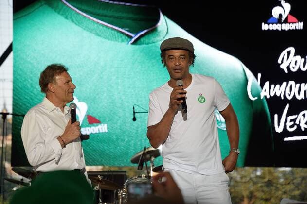 Aktuell Fußball, Frankreich, AS St. Etienne präsentiert neues Trikot Roalnd Romeyer (president saint etienne) et Yannick Noah (chanteur) FOOTBALL : - Pressekonferenz und Trikotpräsentation AS Saint Etienne - Ligue 1 - 02 07 2015 FredericChambert 