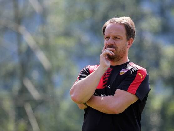 VfB Stuttgart Österreich, Zillertal, 02.07.2015, 1. Fussball-Bundesliga, Saison 2015 2016, VfB Stuttgart Trainingsalger im Zillertal: Alexander Zorniger (Trainer).