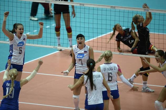 (150703) -- BEILUN, July 3, 2015 -- Players of Russia celebrate victory after the match against Germany during the 2015 FIVB Volleyball World Grand Prix in Beilun, east China s Zhejiang Province, July 3, 2015. Russia won 3-1. ) (SP)CHINA-BEILUN-VOLLEYBALL-WORLD GRAND PRIX JuxHuanzong 