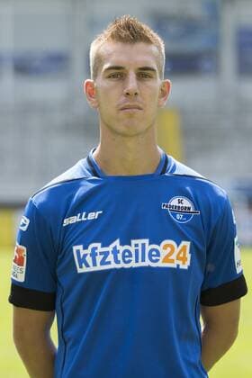 Aktuell Fußball, 2. BL, SC Paderborn 07 Porträttermin Paderborn, Deutschland 03. Juli 2015: 2015 2016 - SC Paderborn 07 Uwe Hünemeier Huenemeier (SC Paderborn) rp