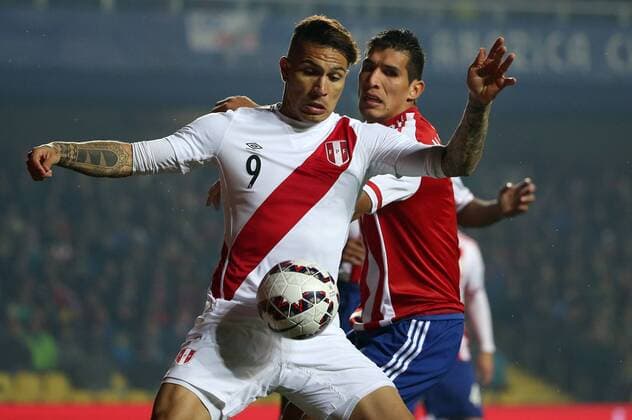 Aktuell Fußball, Copa America, Spiel um Platz 3, Peru - Paraguay Football, Peru v Paraguay. Copa America 2015. Peru s player Paolo Guerrero, left, battles for the ball against Marcos Antonio Caceres of Paraguay during the Copa America 2015 third place, at Bicentenario Ester Roa stadium. Concepcion, Chile. 03 07 2015 Dragomir Yankovic Photosport Peru v Paraguay, tercer lugar Copa America 2015. 