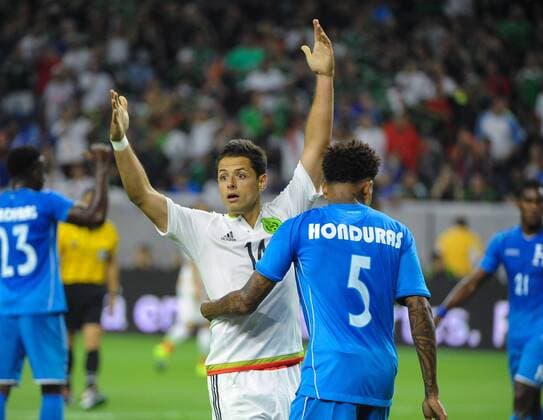 July 1st, 2015 - Mexico FW Javier Hernandez (14) complains to the referee about contact by Honduras DF Henry Figueroa (5) during the 2015 Mexican national team Nationalteam United States Tour, Mexico vs Honduras at NRG Stadium in Houston, Texas. SOCCER: JUL 01 Mexico v Honduras Icon15070113 EDITORIAL USE ONLY