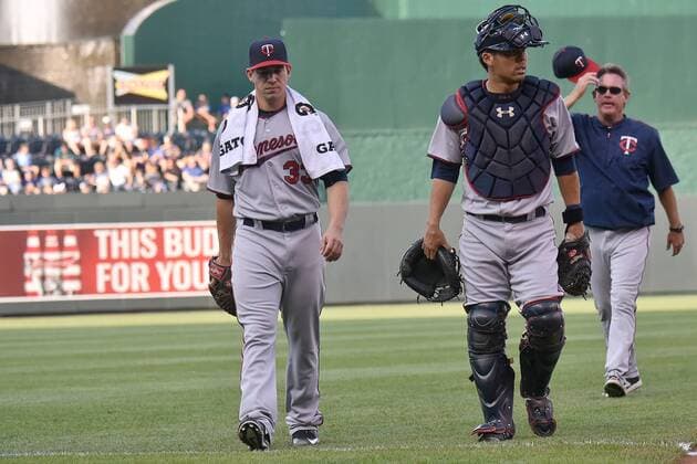 July 03, 2015: Minnesota Twins pitcher Tommy Milone (33) and Minnesota Twins catcher Kurt Suzuki (8) walk to thbe dugout before a Major League Baseball game between the Minnesota Twins and the Kansas City Royals at Kauffman Stadium in Kansas City. MLB Baseball Herren USA JUL 03 Twins at Royals Icon150703002 EDITORIAL USE ONLY