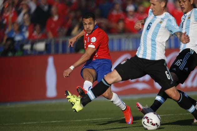 Aktuell Fußball, Copa America, Finale, Chile - Argentinien Football, Chile v Argentina Copa America 2015 . Chile s Alexis Sanchez play the ball against Argentina during the match for finals of the 2015 Copa America at Nacional stadium. Santiago, Chile. 04 07 2015 Marcelo Hernandez Photosport Chile v Argentina o00 Nationalteam , Copa America 2015. 