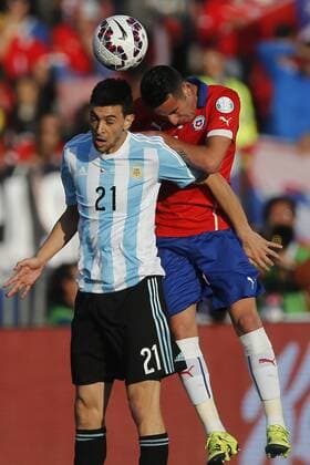 Football, Chile v Argentina Copa America 2015 . Chile s player Mauricio Isla, right , battles for the ball against Javier Pastore of Argentina during the match of finals of the 2015 Copa America at Nacional stadium. Santiago, Chile. 04 07 2015 Marcelo Hernandez Photosport Chile v Argentina o00 Nationalteam , Copa America 2015. 