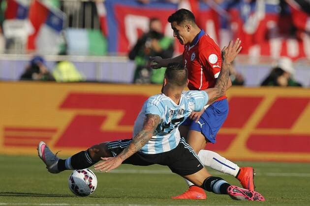 Football, Chile v Argentina Copa America 2015 . Chile s player Alexis Sanchez battles for the ball against Nicolas Otamendi of Argentina during the match of finals of the 2015 Copa America at Nacional stadium. Santiago, Chile. 04 07 2015 Marcelo Hernandez Photosport Chile v Argentina o00 Nationalteam , Copa America 2015. 