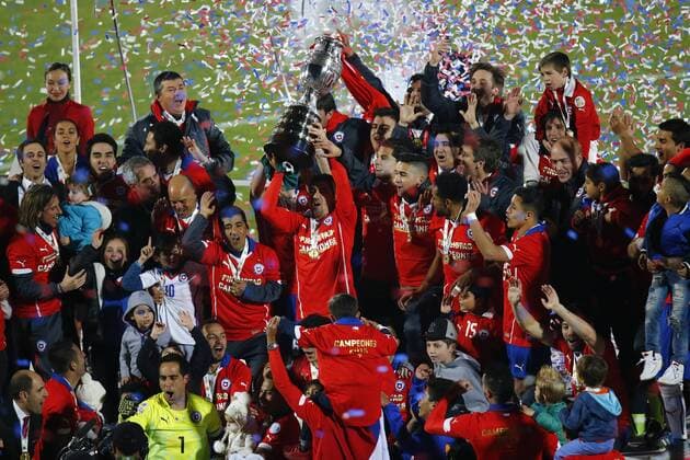 Football, Chile v Argentina. Copa America 2015 . Chile s, players lift the cup after winning the Copa America 2015 in a football match against Chile,Argentina at the Nacional stadium in Santiago, Chile. 04 07 2015 Christian Iglesias Photosport Chile v Argentina, Copa America 2015. 
