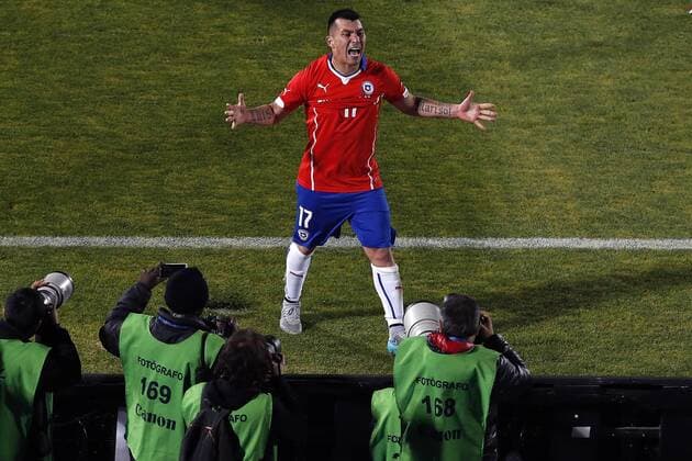 Football, Chile v Argentina. Copa America 2015 . Chile s players celebrate winning the Copa America 2015 in a football match against Argentina at the Nacional stadium in Santiago, Chile. 04 07 2015 Paul Plaza Photosport Chile v Argentina, Copa America 2015. 