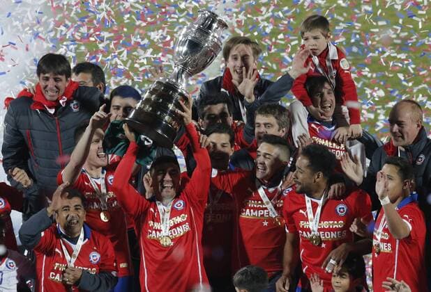 (150705) -- SANTIAGO, July 4, 2015 -- Players of Chile celebrate after the final match of the Copa America Chile 2015 against Argentina, at the National Stadium, in Santiago, capital of Chile, on July 4, 2015. Chile won the final match of the Copa America 2015 against Argentina after the penalty kick 4-1. Jorge Villegas) (ce) (SP)CHILE-SANTIAGO-COPA AMERICA-FINAL-CHILE VS ARGENTINA JorgeVillegas 