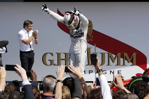 Motorsports: FIA Formula One World Championship WM Weltmeisterschaft 2015, Grand Prix of Great Britain, 44 Lewis Hamilton (GBR, Mercedes AMG Petronas Formula One Team), xHOCHxZWEIx