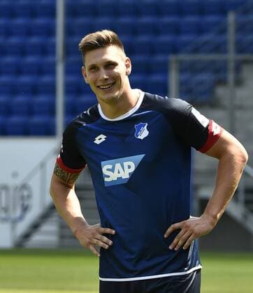 Niklas Süle TSG 1899 Hoffenheim freundlich lächeln lächelt lächelnd gute Laune Trainingsauftakt TSG 1899 Hoffenheim öffentliches Training in neuen Trikots Fußball Herren GER 1. Bundesliga Saison 2015 2016 Sinsheim-Hoffenheim Wirsol Rhein-Neckar-Arena 05.07.2015 TSG 1899 Hoffenheim öffentliches Training in neuen Trikots