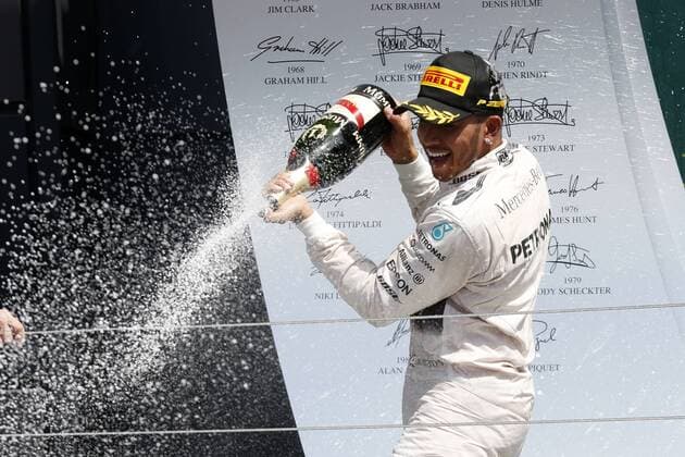 Motorsports: FIA Formula One World Championship WM Weltmeisterschaft 2015, Grand Prix of Great Britain, 44 Lewis Hamilton (GBR, Mercedes AMG Petronas Formula One Team), xHOCHxZWEIx