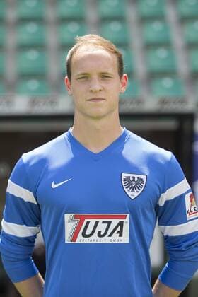 Muenster, Deutschland 07. Juli 2015: Mannschaftsfoto 15 16 - SC Preussen Muenster Torwart Niklas Lomb (1 SC Preussen Muenster) rp